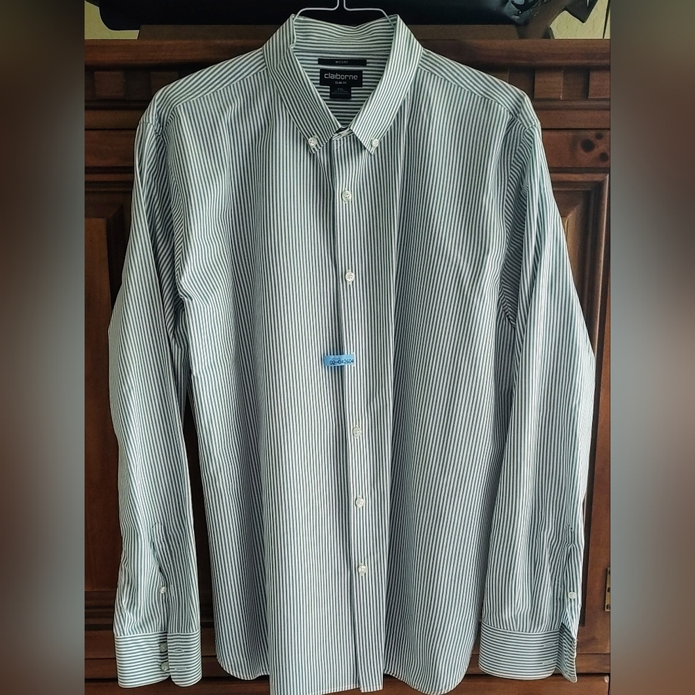Men's Gray/White XXL Slim Fit Buttondown 100% Cotton Shirt.